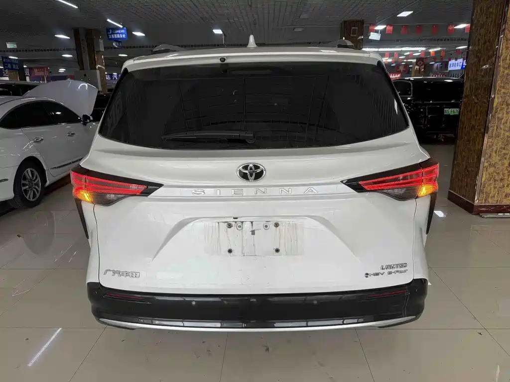 Toyota Sienna — миниатюра 9