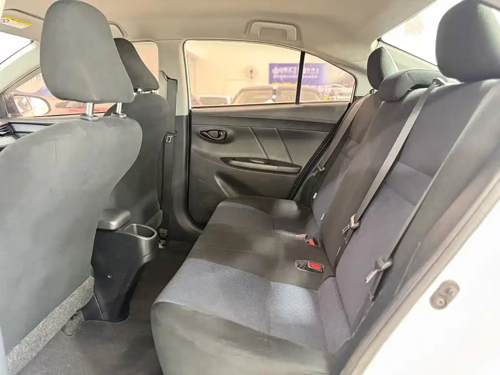 Toyota Yaris L — миниатюра 6