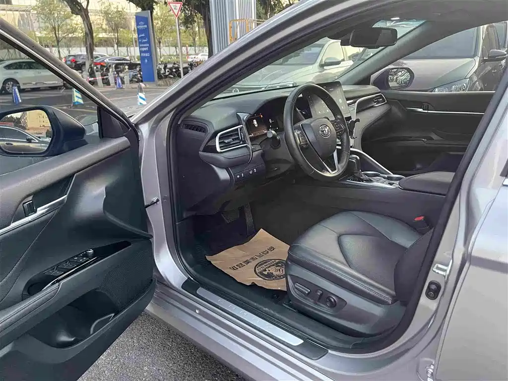 Toyota Camry — миниатюра 13