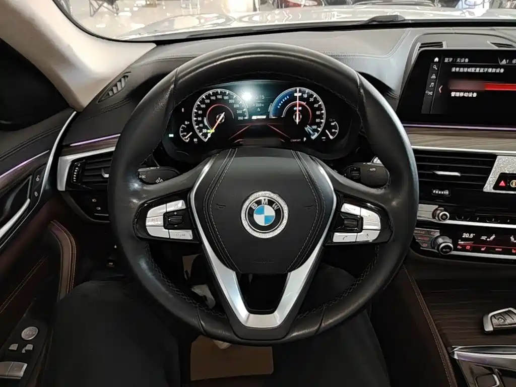 BMW 5 Series New Energy — миниатюра 11