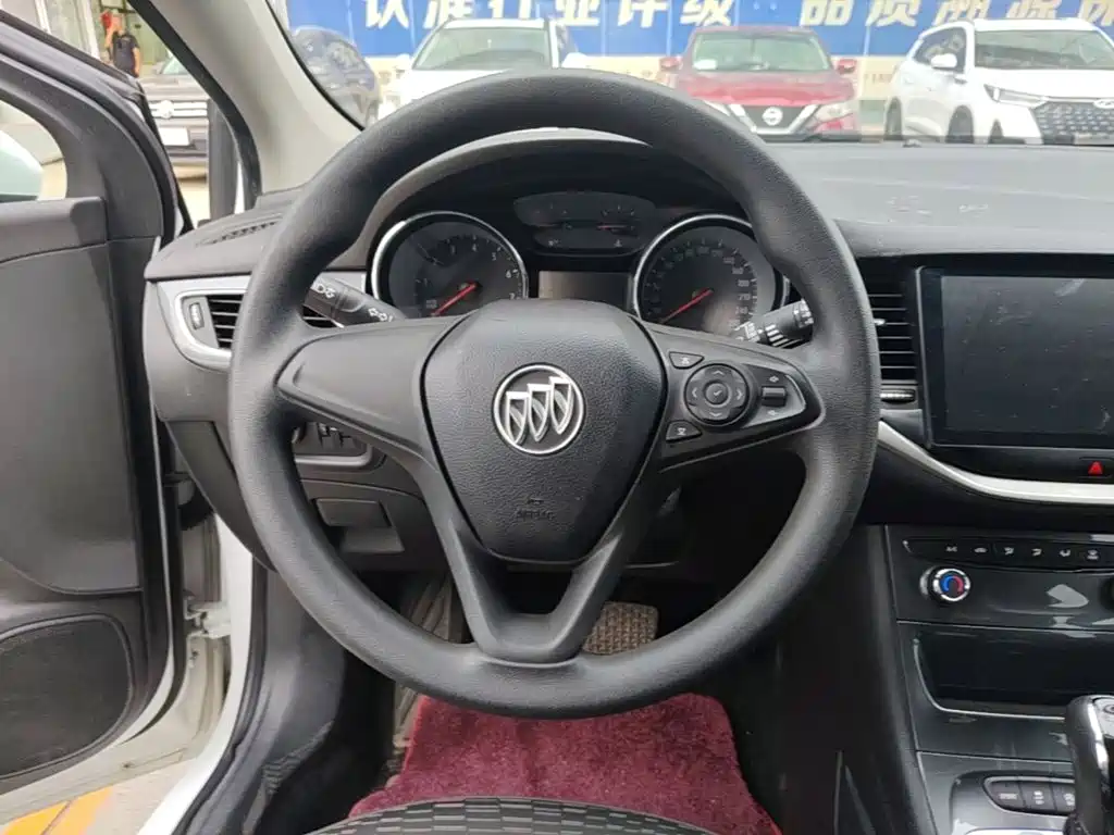 Buick Verano — миниатюра 11