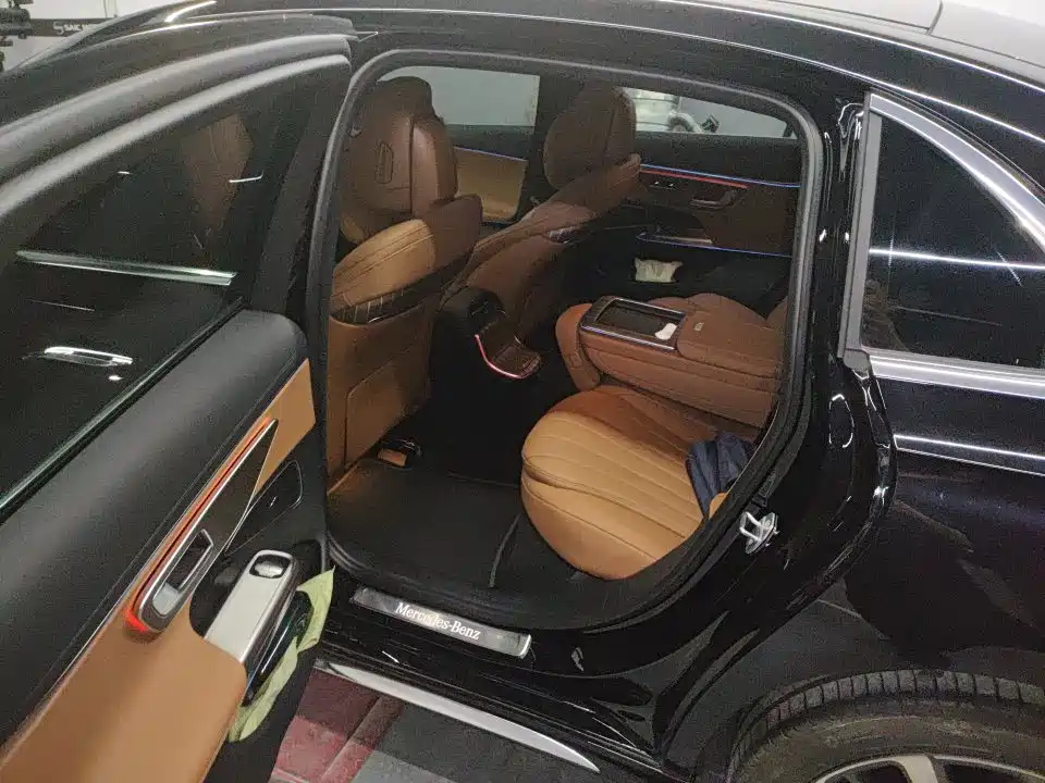 Mercedes-Benz E-Class — миниатюра 8