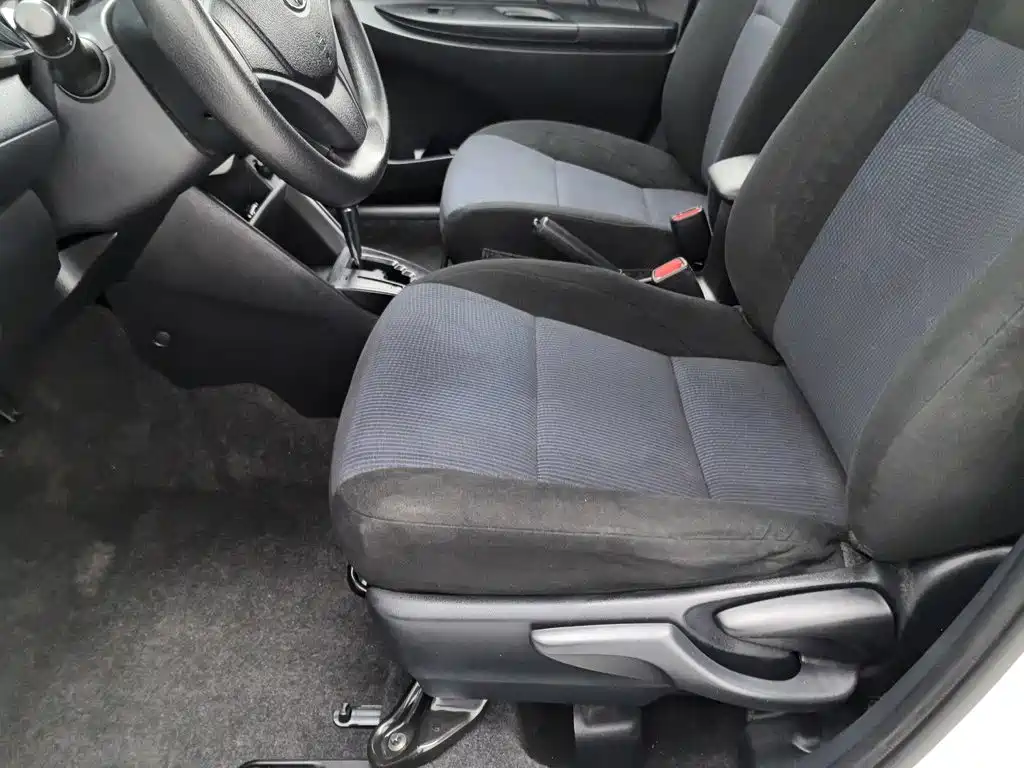 Toyota Yaris L — миниатюра 20