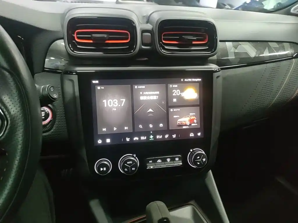 Lynk & Co 02 Hatchback — миниатюра 13