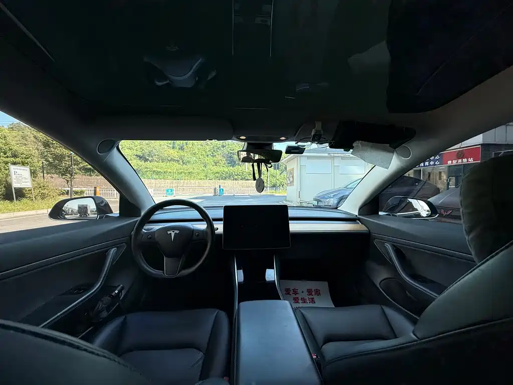 Tesla Model 3 — миниатюра 9