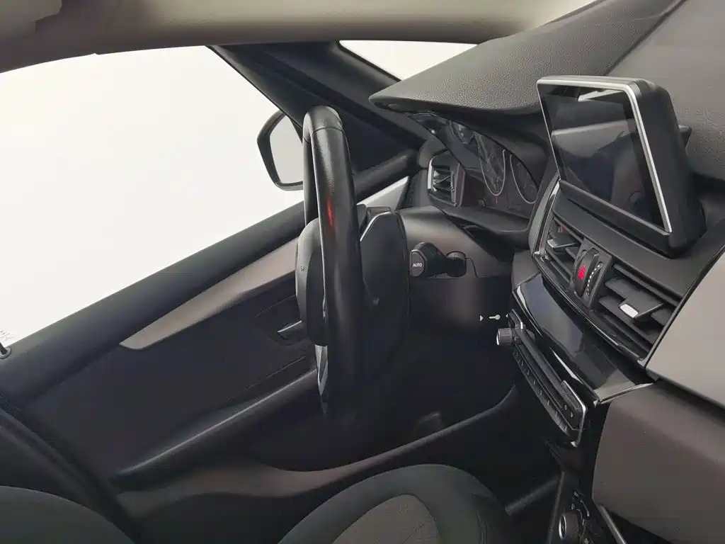 BMW 2 Series Active Tourer — миниатюра 22