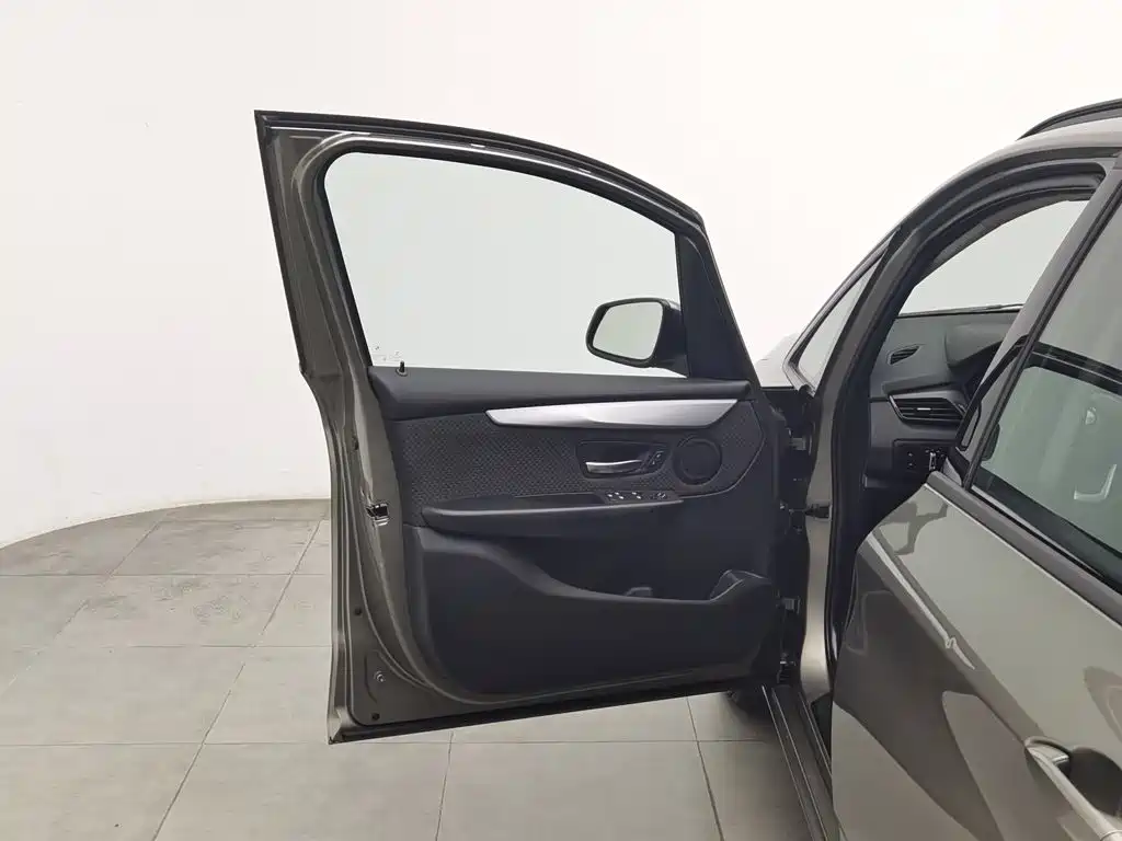 BMW 2 Series Active Tourer — миниатюра 8