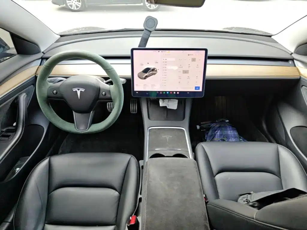 Tesla Model 3 — миниатюра 10