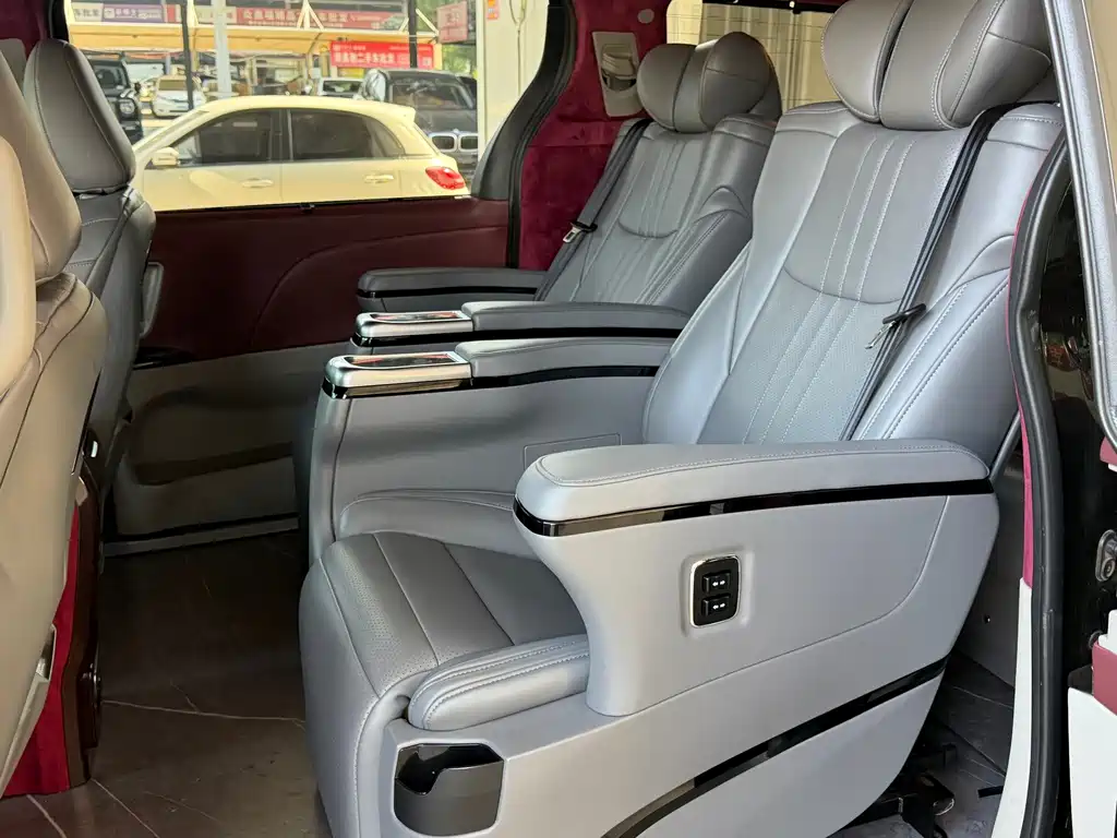 Toyota Sienna — миниатюра 6
