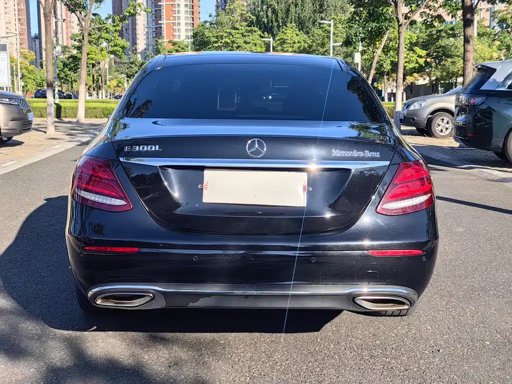 Mercedes-Benz E-Class — миниатюра 6