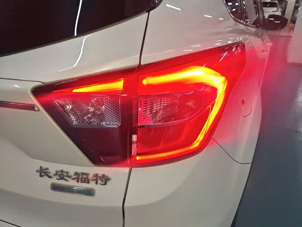 Ford Kuga — миниатюра 8