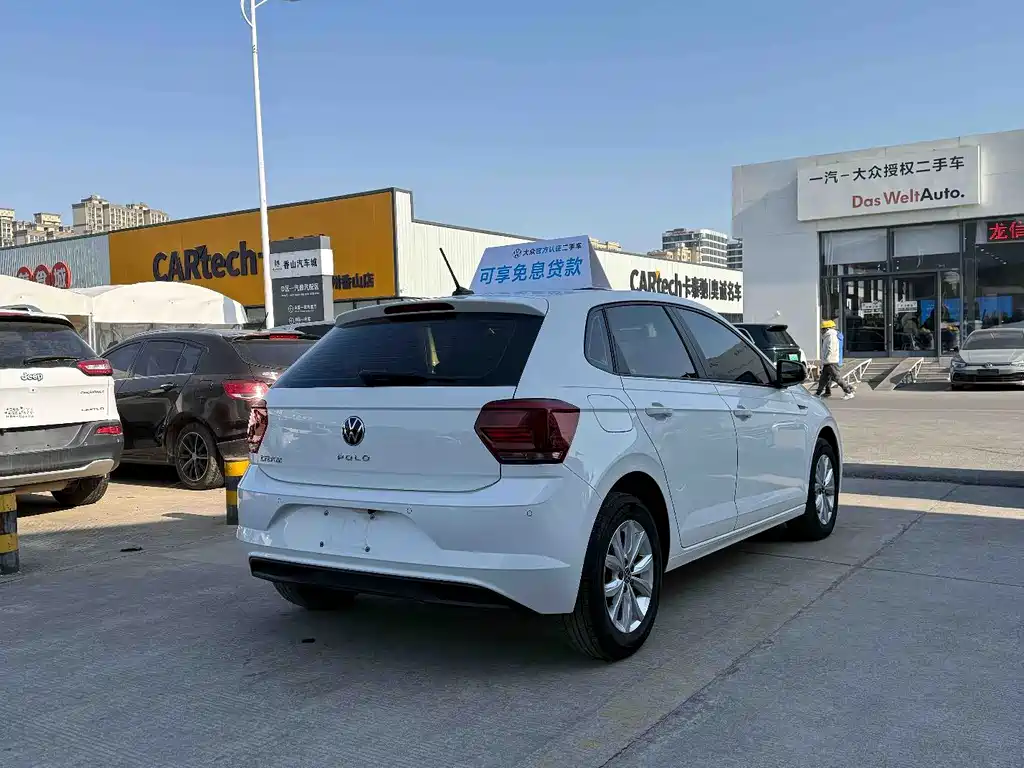 VOLKSWAGEN POLO
