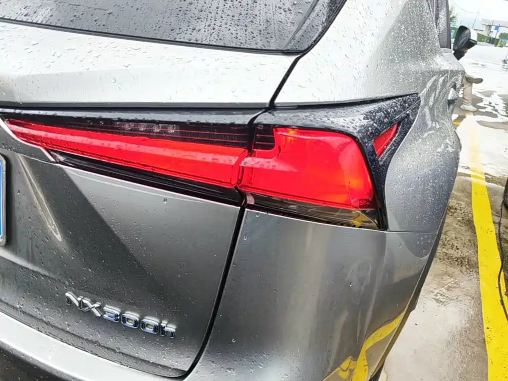 Lexus NX 2018 300h V