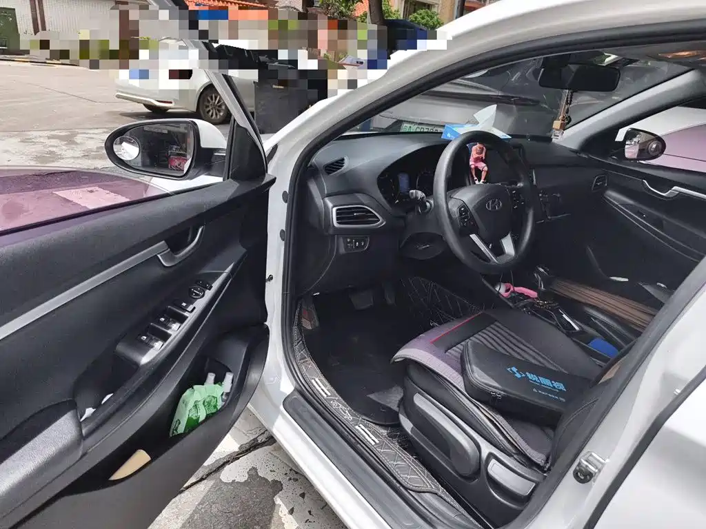 Hyundai Elantra — миниатюра 14
