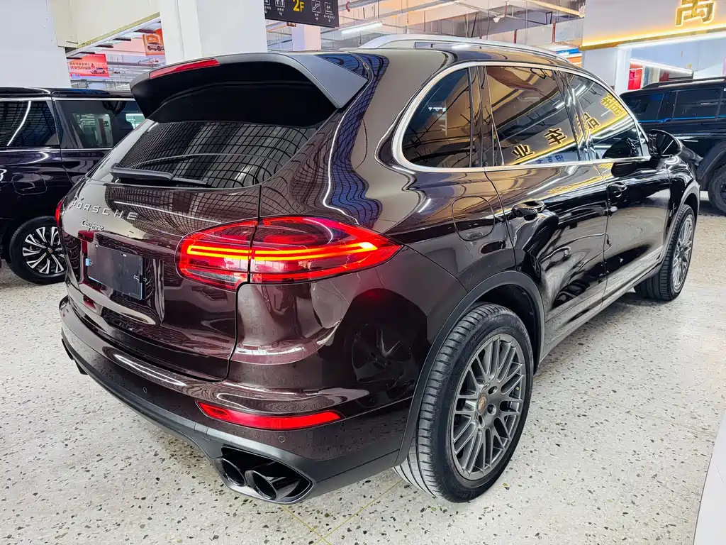Porsche Cayenne — миниатюра 24