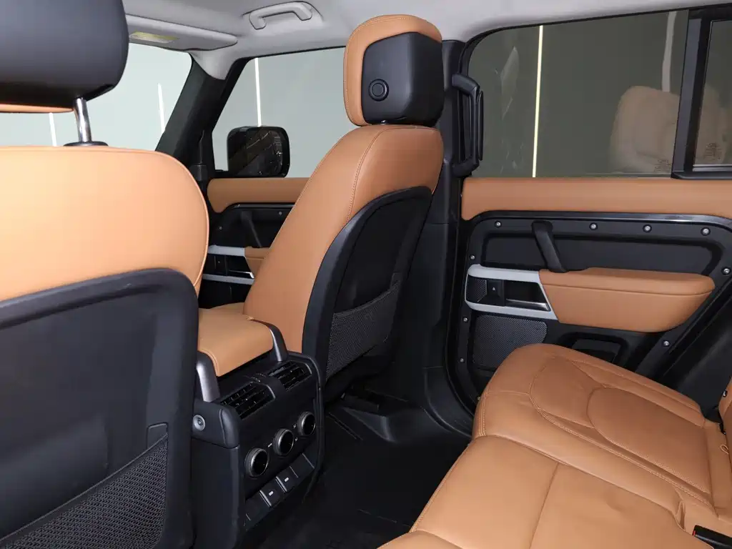 Land Rover Defender — миниатюра 19