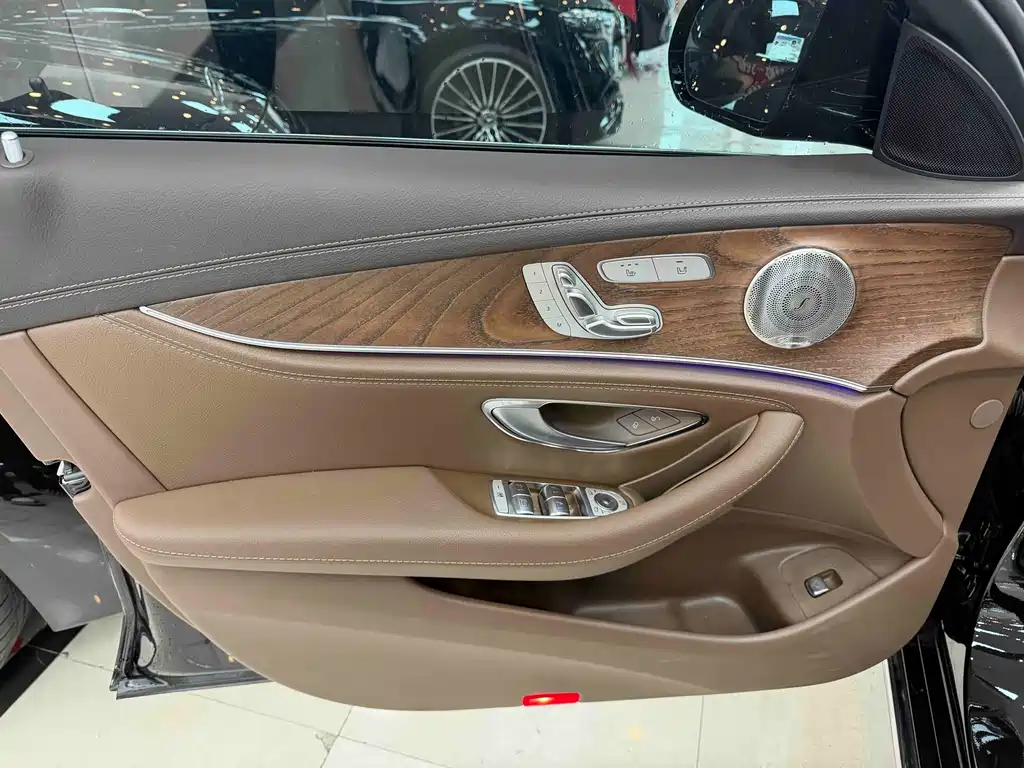 Mercedes-Benz E-Class — миниатюра 4