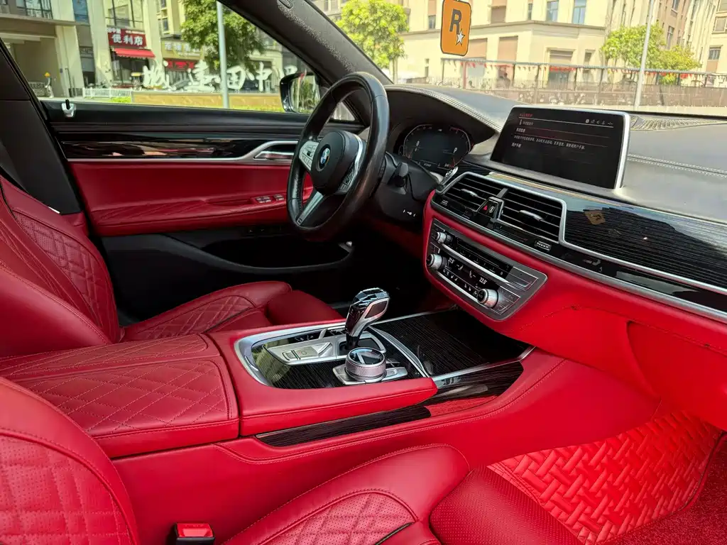 BMW 7 Series — миниатюра 8