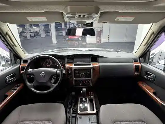 Nissan Patrol — миниатюра 5