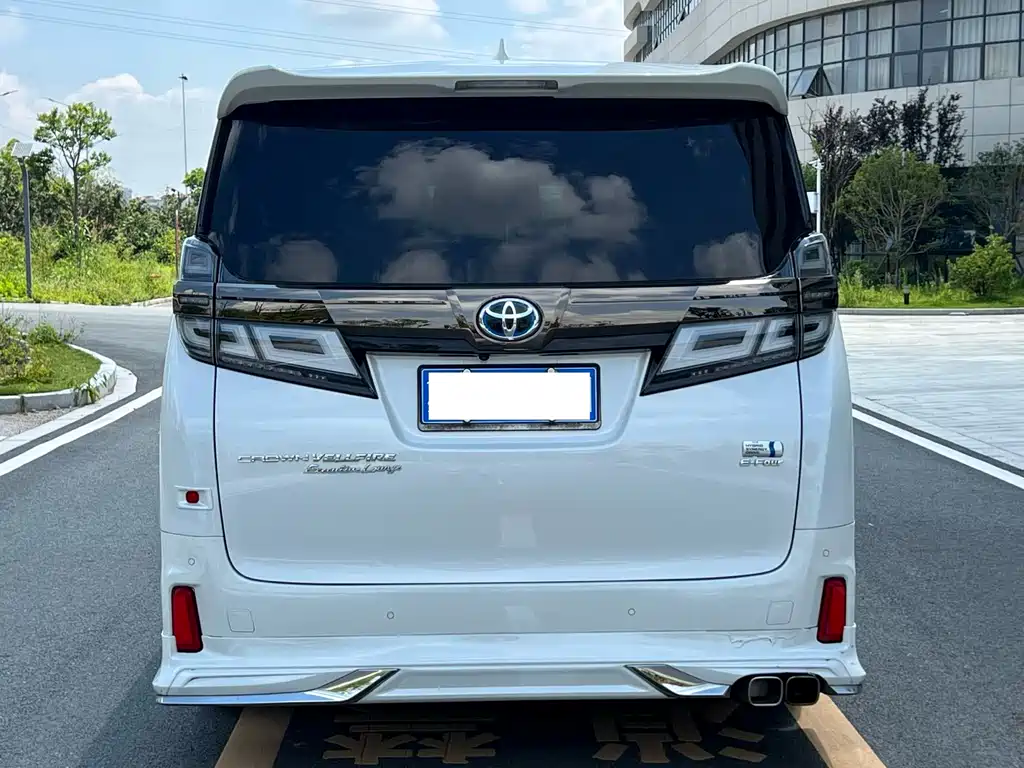 Toyota Vellfire 2023 2.5L HV Luxury