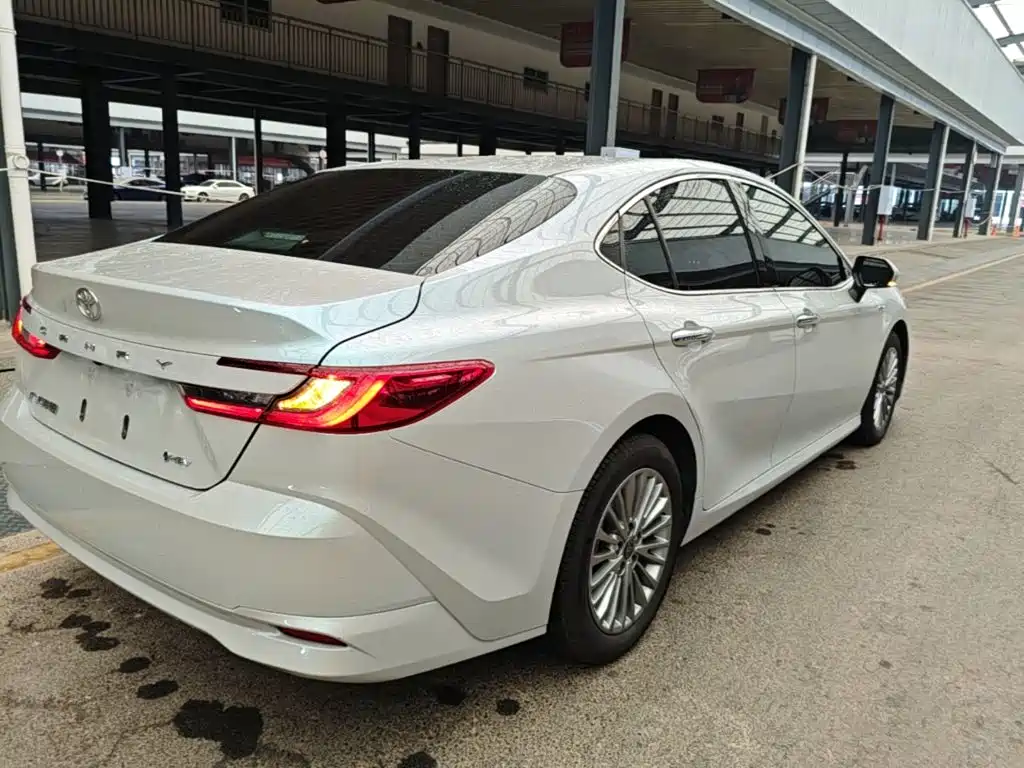 Toyota Camry — миниатюра 7