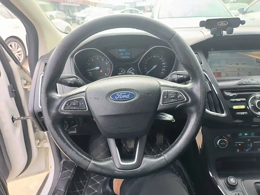Ford Focus — миниатюра 11