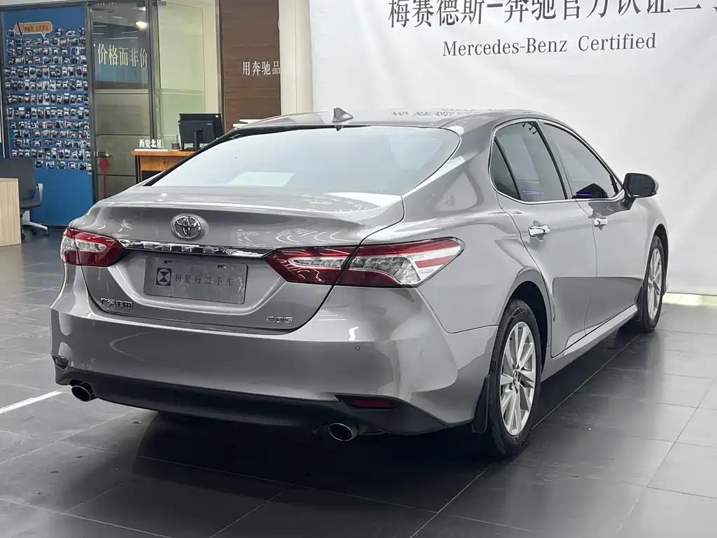 Toyota Camry — миниатюра 6