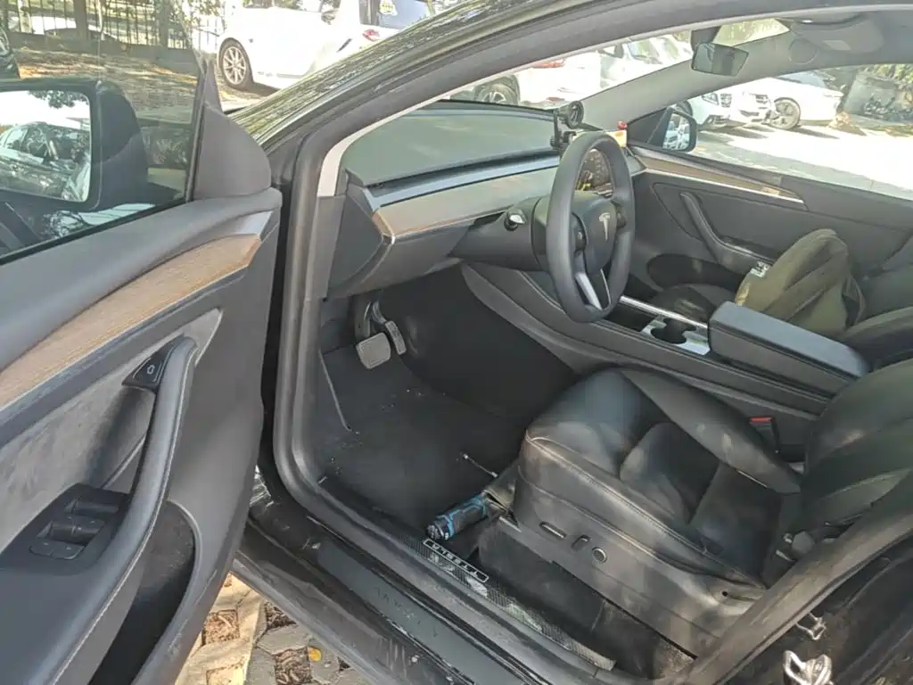 Tesla Model Y — миниатюра 16