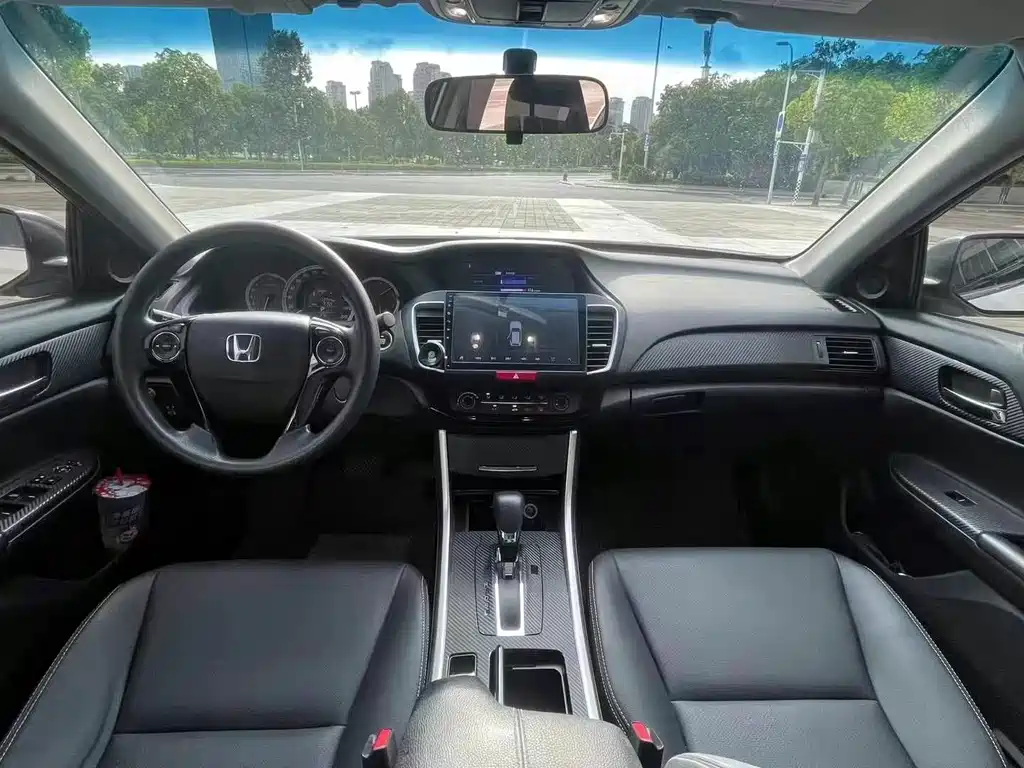 Honda Accord — миниатюра 9