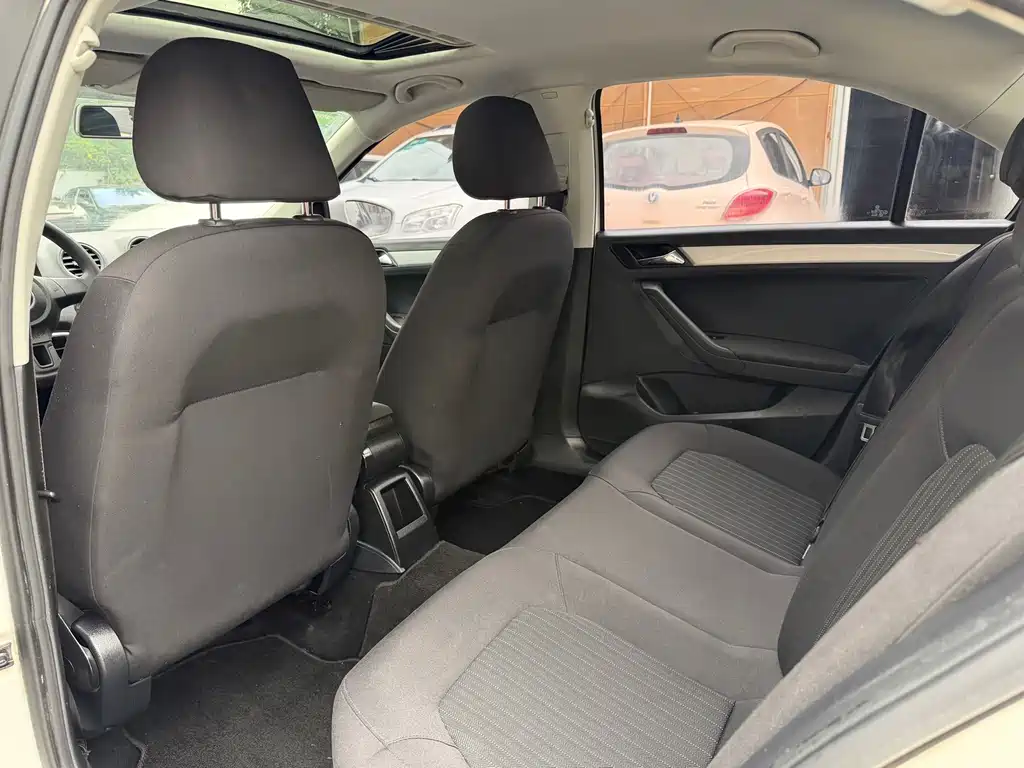 Volkswagen Jetta — миниатюра 11