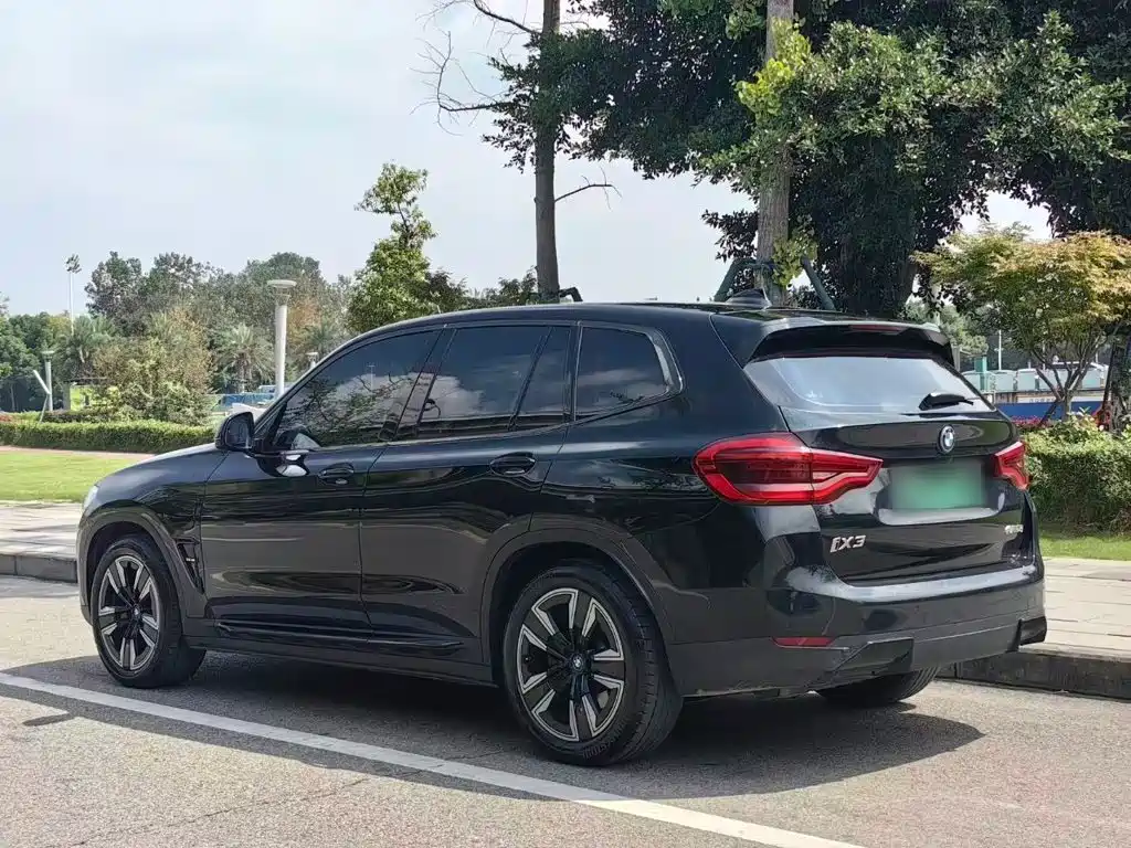 BMW iX3 — миниатюра 5