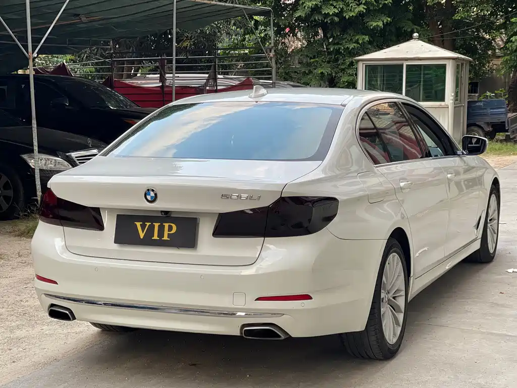 BMW 5 Series — миниатюра 7