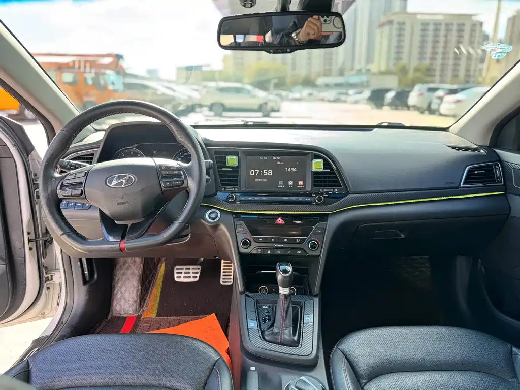 Hyundai Elantra — миниатюра 5