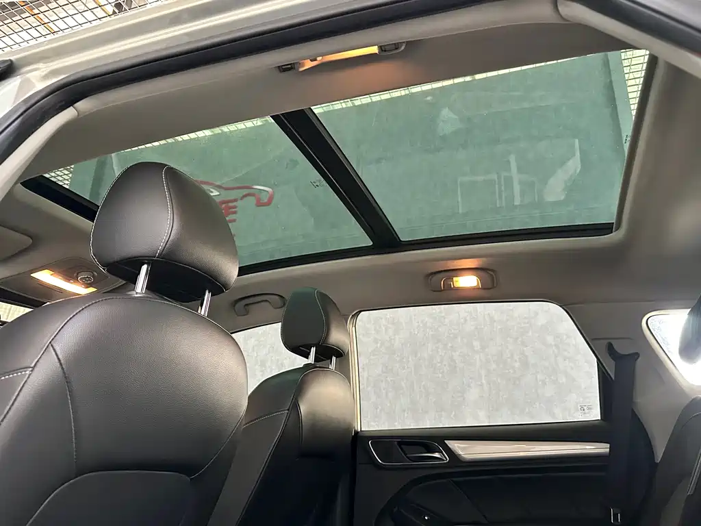 ROEWE RX5 NEW ENERGY