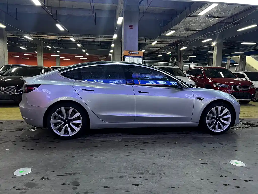 Tesla Model 3 — миниатюра 9