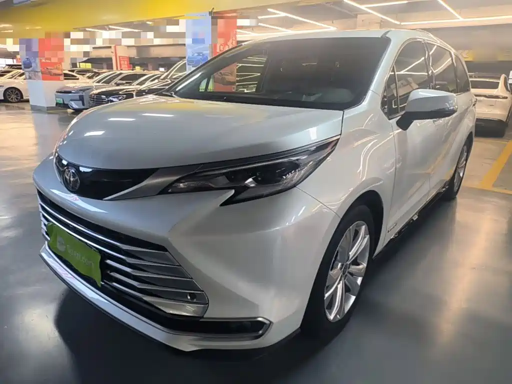 Toyota Sienna — миниатюра 2