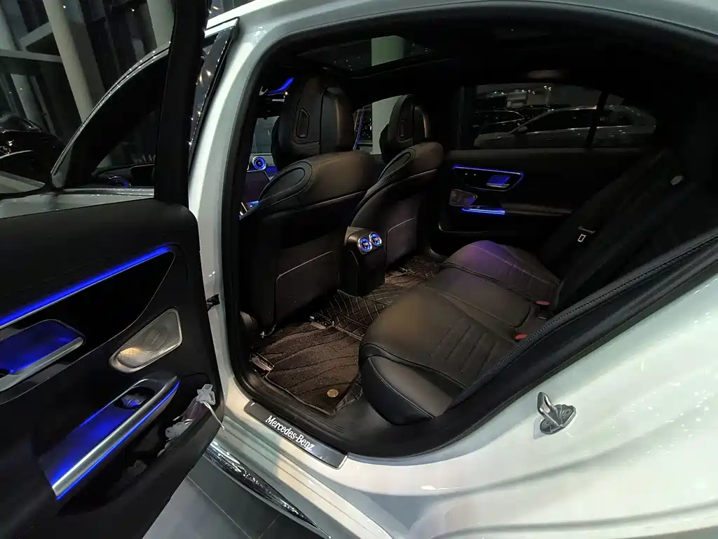 Mercedes-Benz C-Class — миниатюра 5