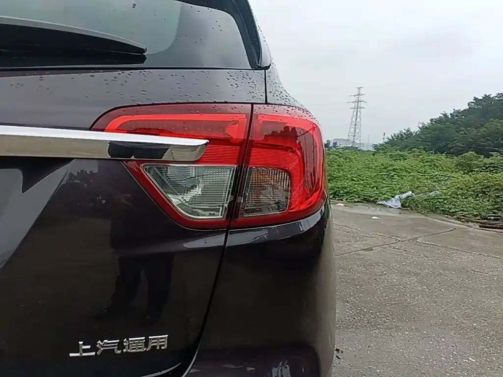 Buick Envision Plus — миниатюра 8