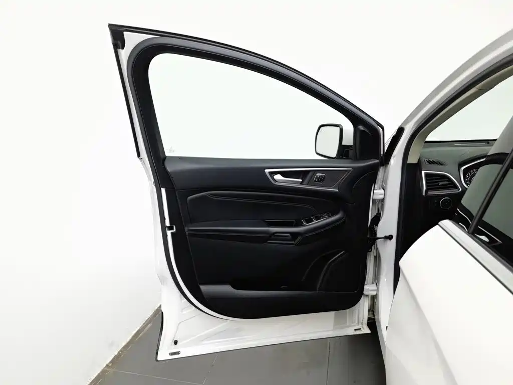 Ford Edge — миниатюра 8