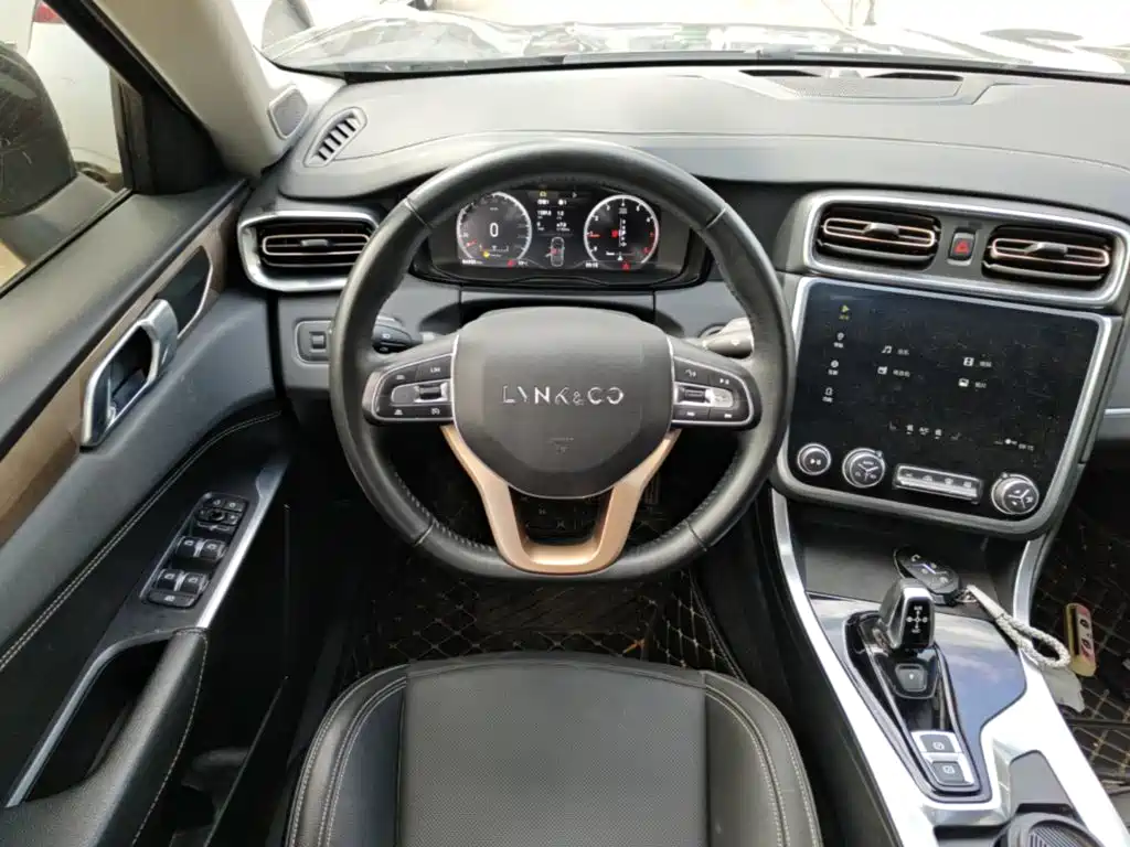 Lynk & Co 01 — миниатюра 11