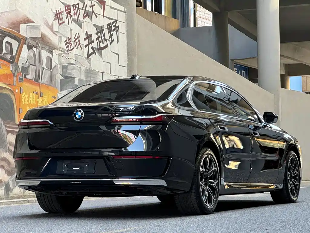 BMW 7 Series — миниатюра 5