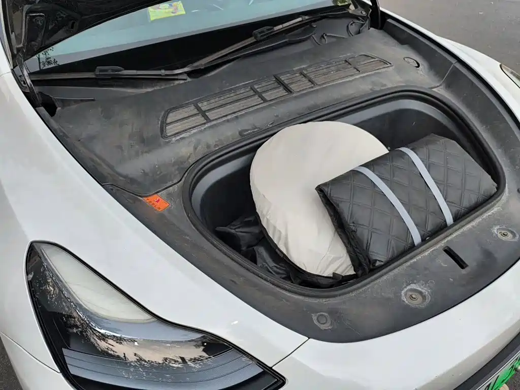 Tesla Model Y — миниатюра 21