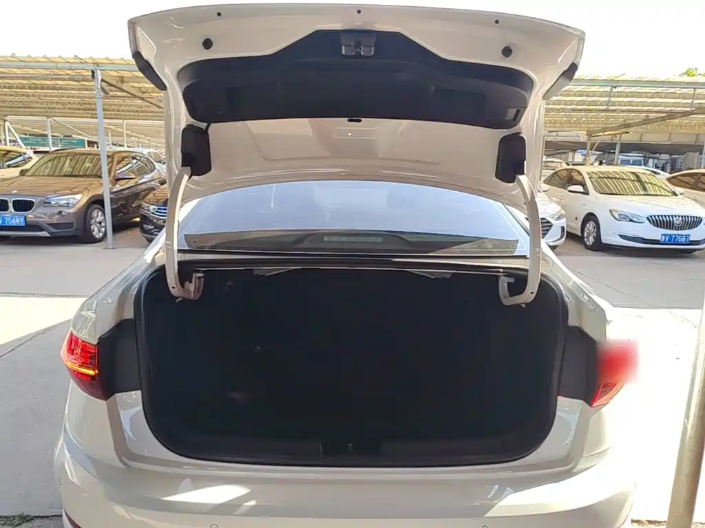 Volkswagen Sagitar — миниатюра 15