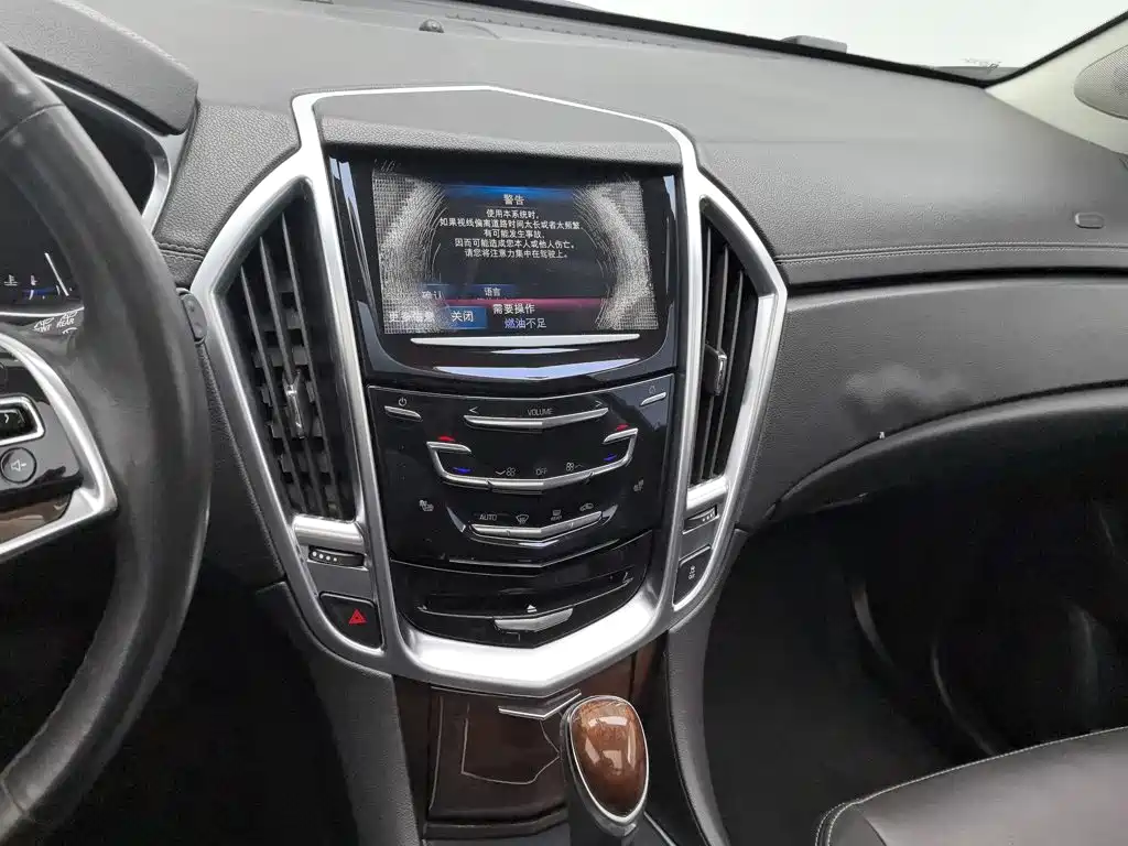 Cadillac SRX — миниатюра 12