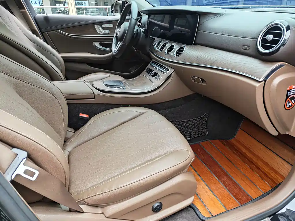 Mercedes-Benz E-Class — миниатюра 5