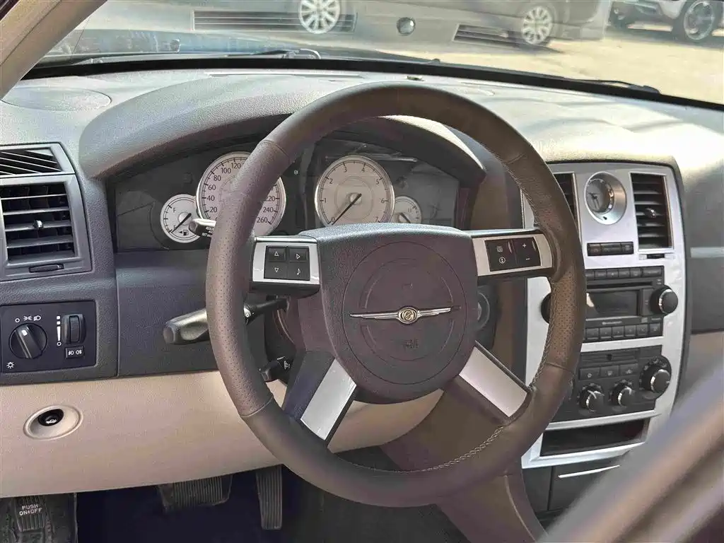 Chrysler 300C — миниатюра 7