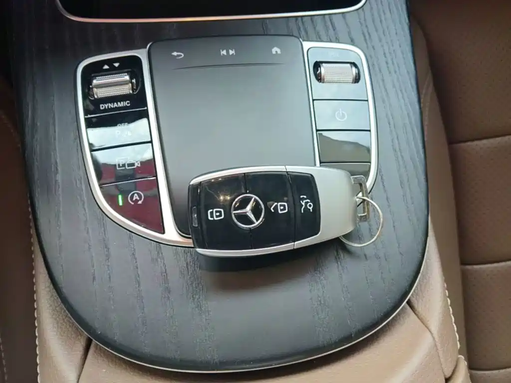 Mercedes-Benz E-Class — миниатюра 9