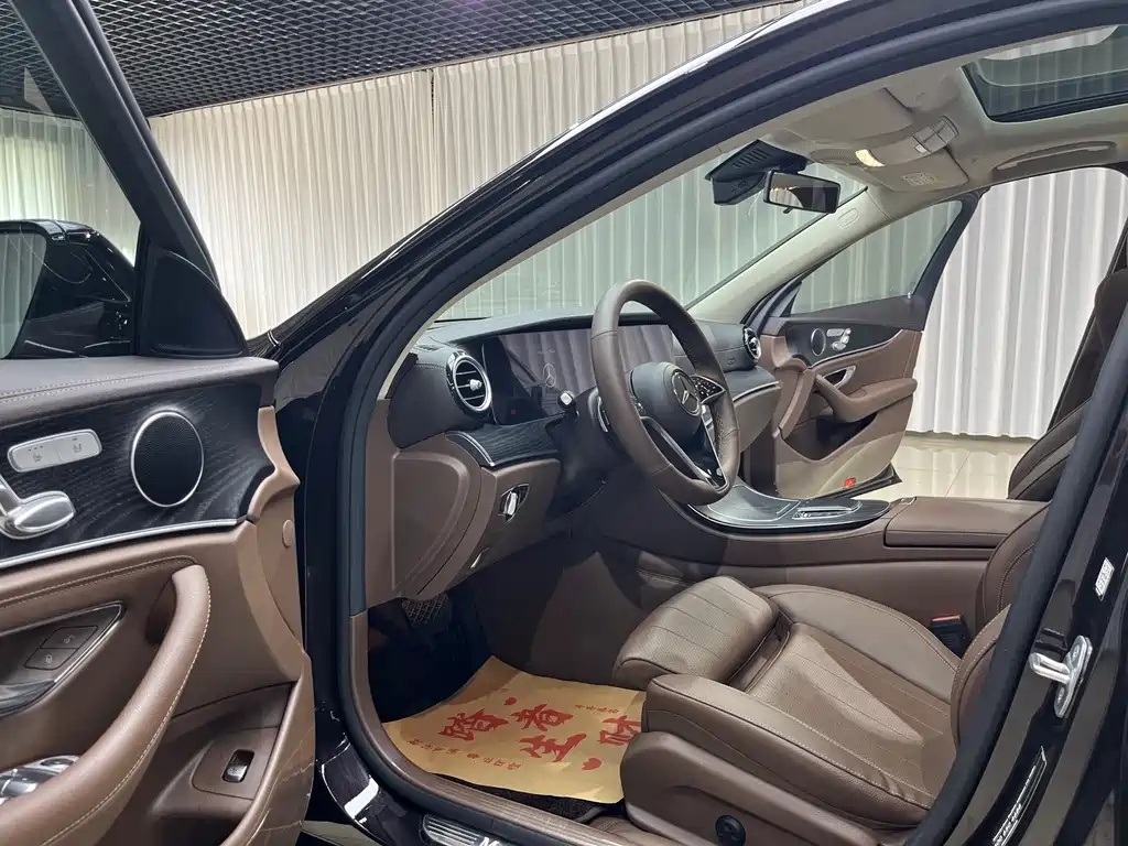 Mercedes-Benz E-Class — миниатюра 9