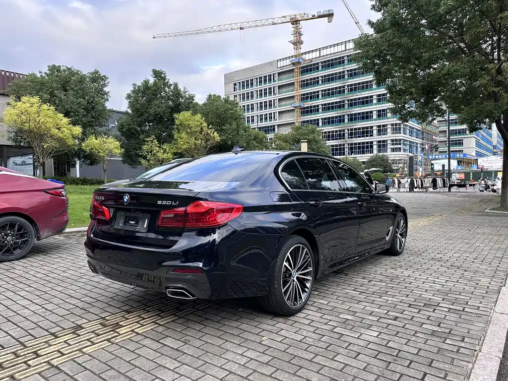 BMW 5 Series — миниатюра 9