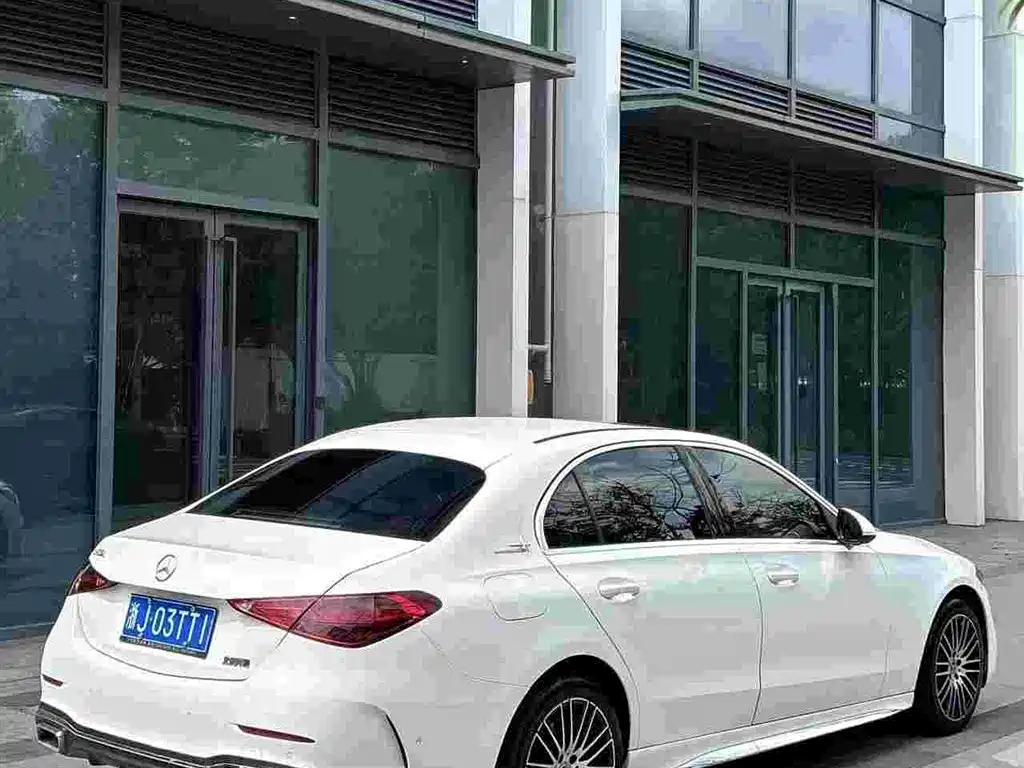 Mercedes-Benz C-Class — миниатюра 3